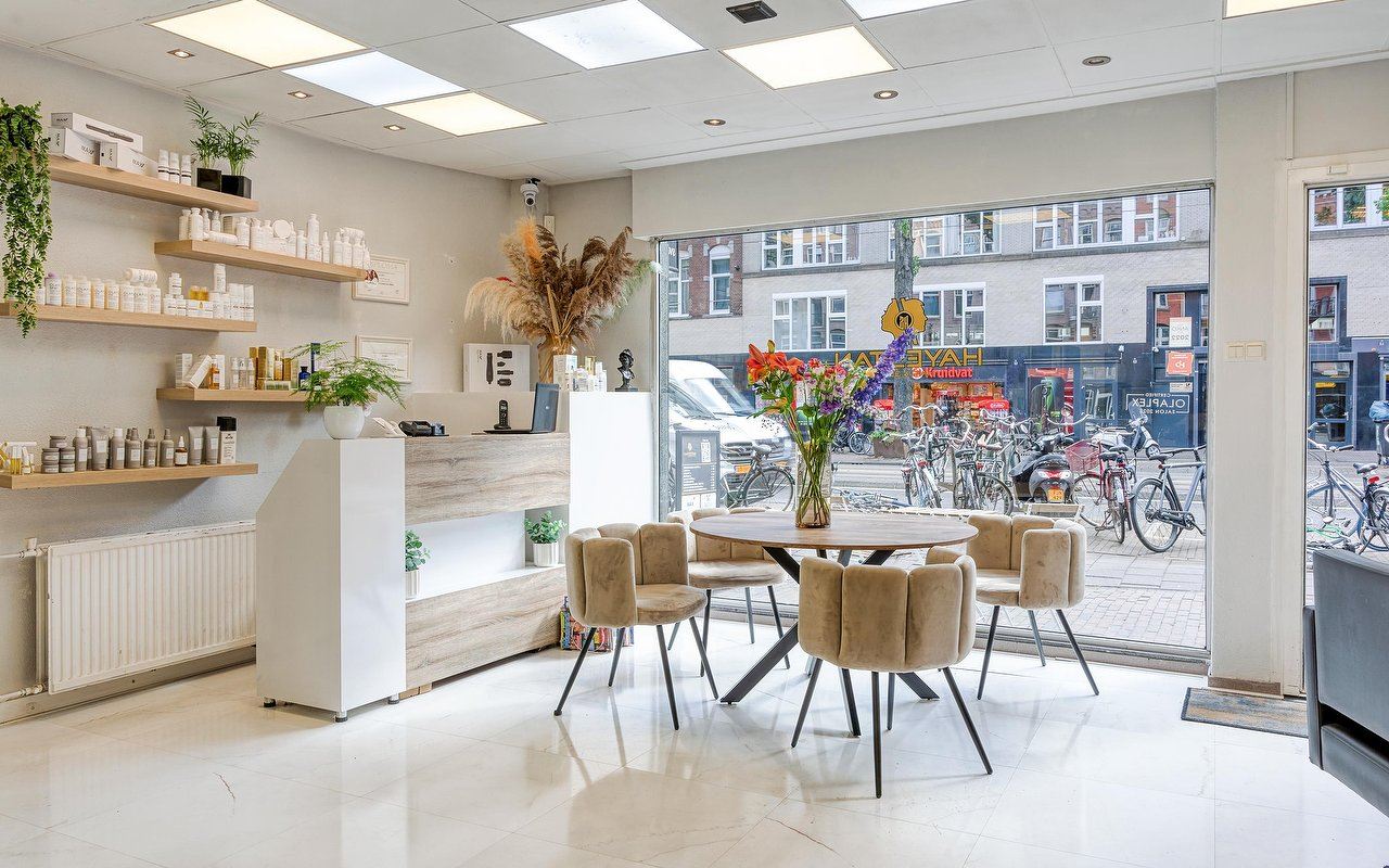 Wachtruimte aan het raam, Bilderdijkstraat