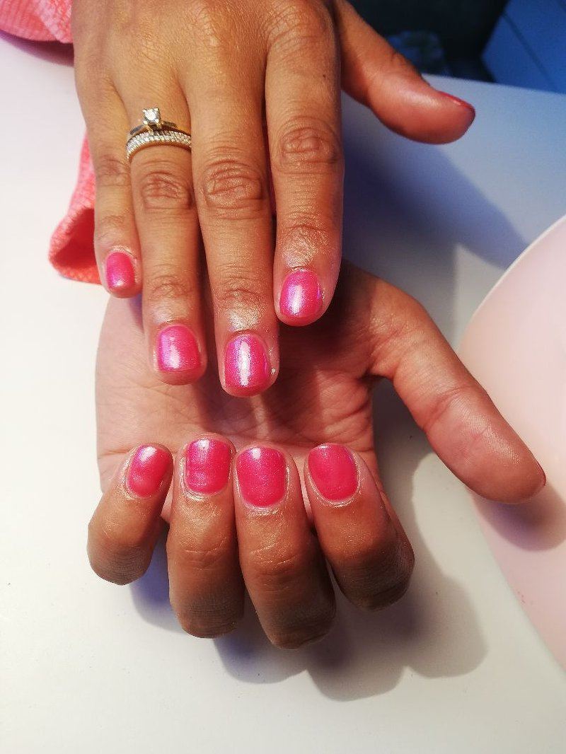 Roze gelnagels
