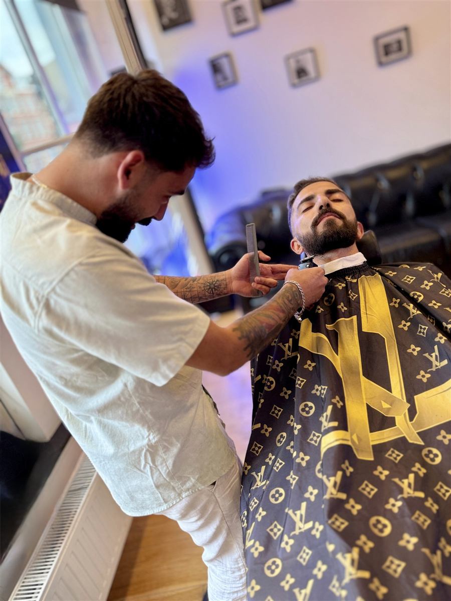 Baard strak zetten met het scheermes